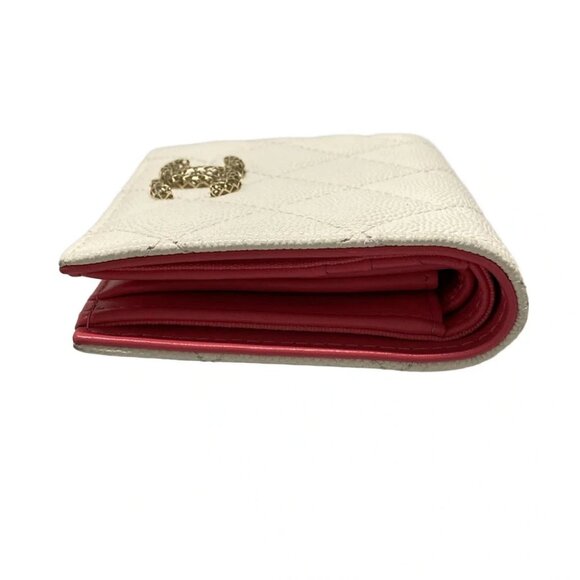 Auth CHANEL Matelasse AP3055 White Grained Calfskin Bifold Wallet Gold hardware - Picture 8 of 11